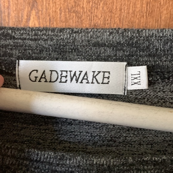 Grey top - Picture 3 of 4